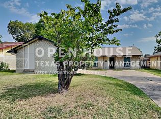 414 Oak Ridge Pl, Grand Prairie, TX 75052