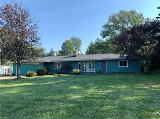 6822 Hawthorne Dr, Brecksville, OH 44141