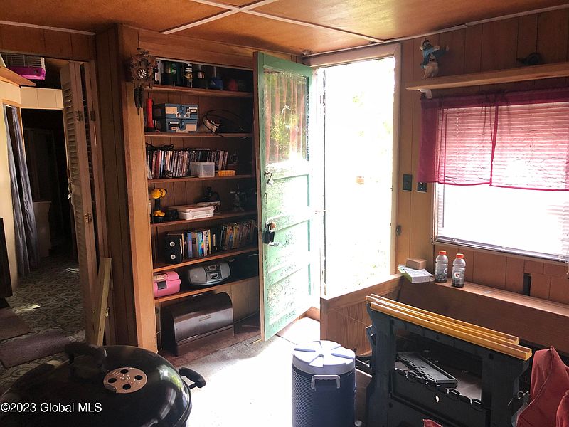 2nd image of 1543 Hemlocks Lane