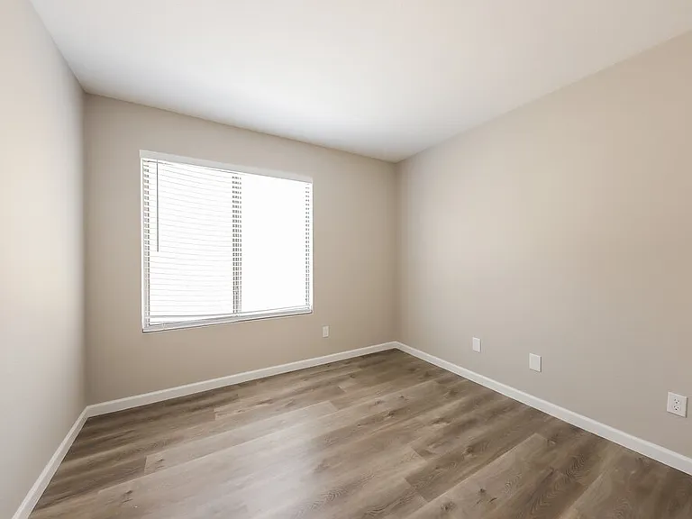 7418 W Lone Cactus Dr — Photo 15