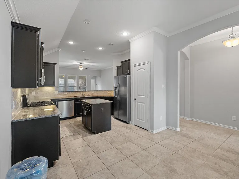 636 Maple Point Dr E — Photo 5