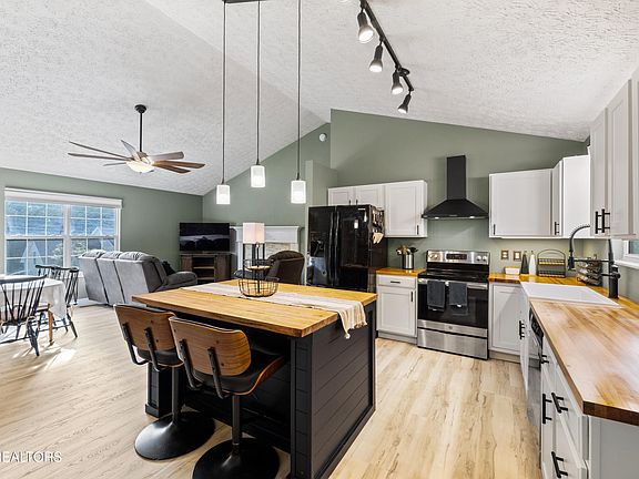 4th image of 5969 Katrina Ln