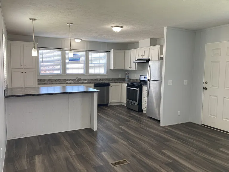 897 S Oak Brook Pl — Photo 3