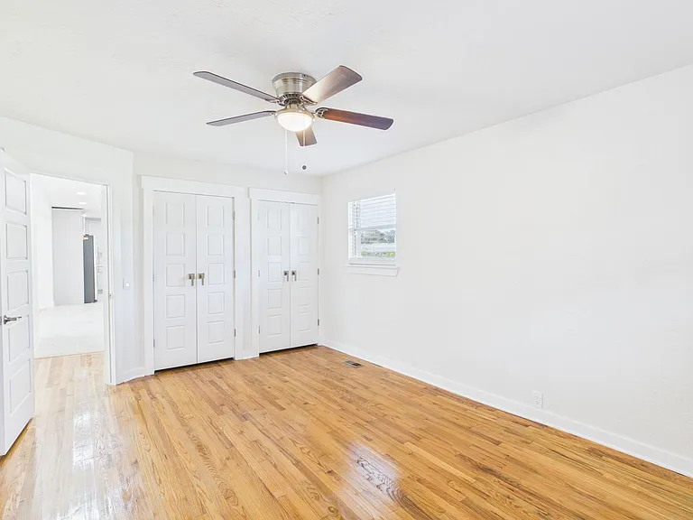 306 SW 52nd St — Photo 12