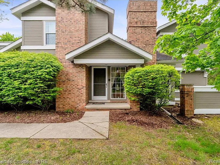 6651 Hearthside Ct — Photo 3