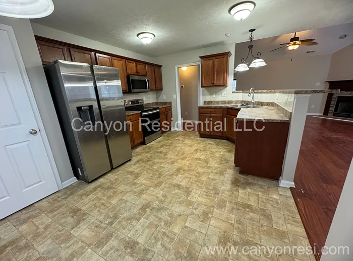 3 bed, 2.0 bath, 1767 sqft, $1,985 — Photo 2