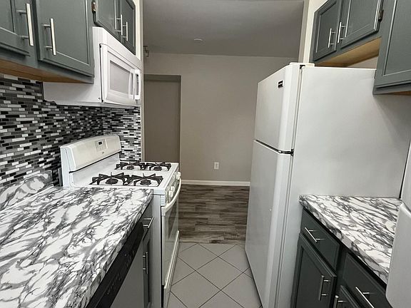 5th image of 2239 Farrington Ave APT 101