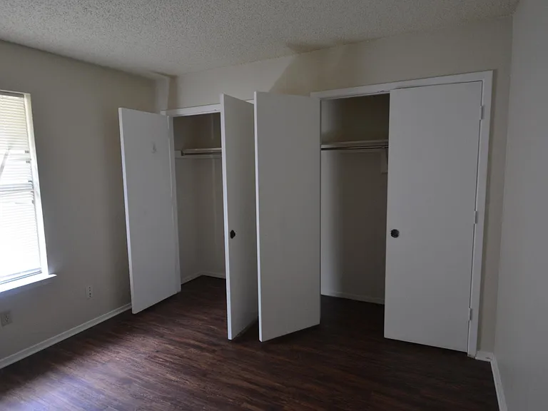 2418 Ventura Dr #B — Photo 4