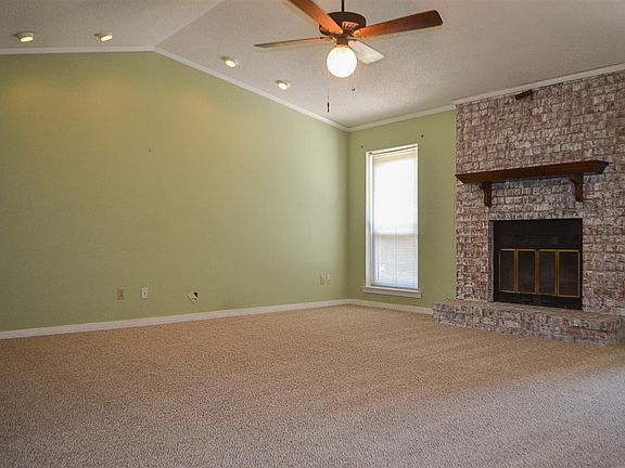 3rd image of 518 Briarwood Dr