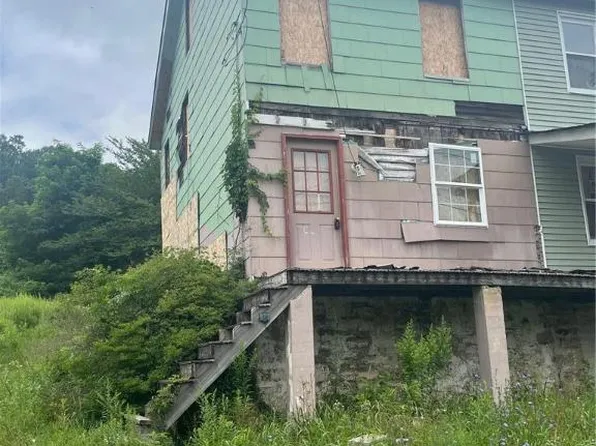 17 Main St, New Philadelphia, PA 17959