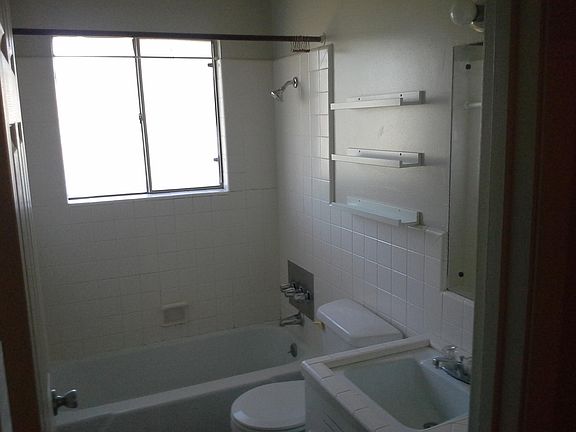 2nd image of 611 Brentwood St