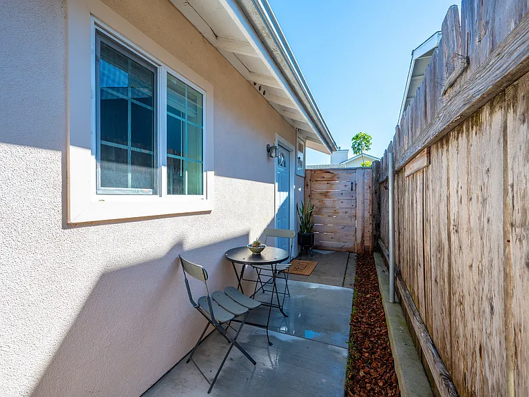884 Seabright Ave — Photo 3
