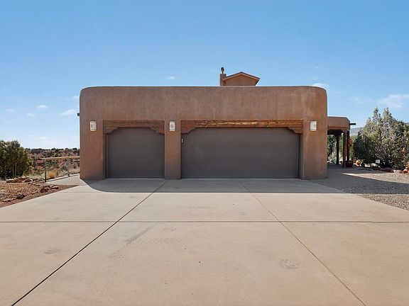 3rd image of 740 Culebra Rd