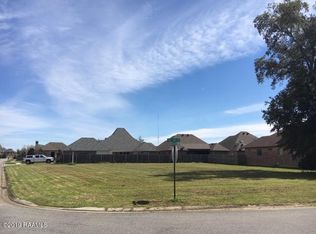 101 Quiet Oaks Dr, Youngsville, LA 70592