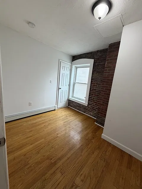 4 bed, 9999 sqft, $7,000 — Photo 2