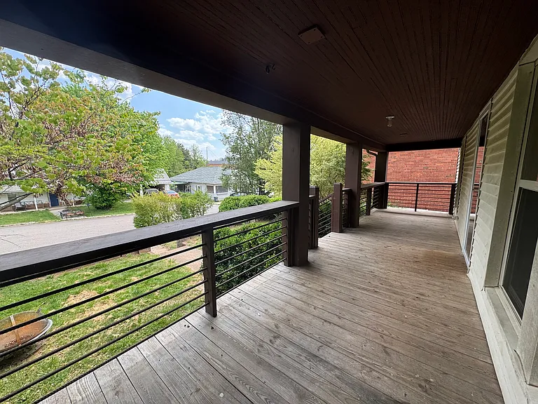 385 Main St — Photo 3