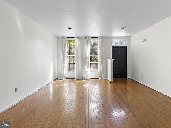 4th image of 520 Saint Mary St