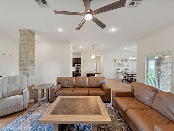 5th image of 135 Wellspring Blvd