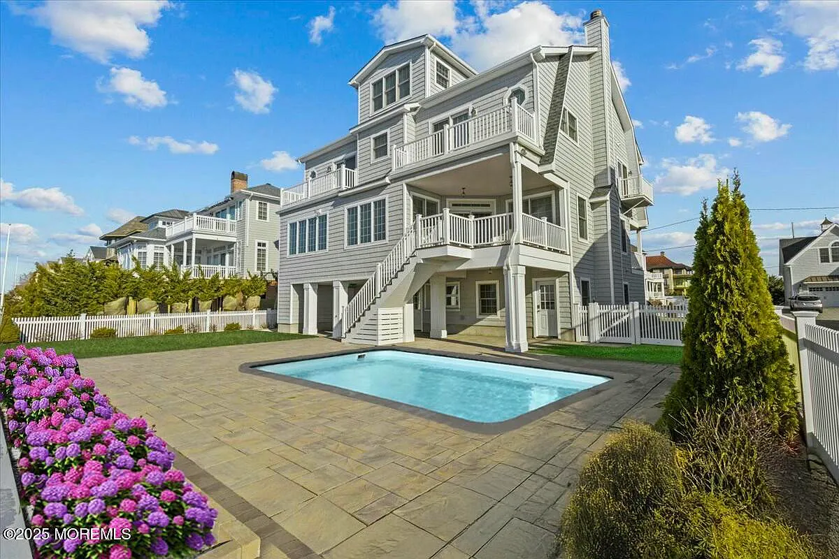 1116 Barnegat Ln photo 1