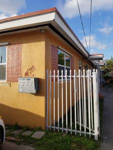 2451 NW 35th St, Miami, FL, 33142