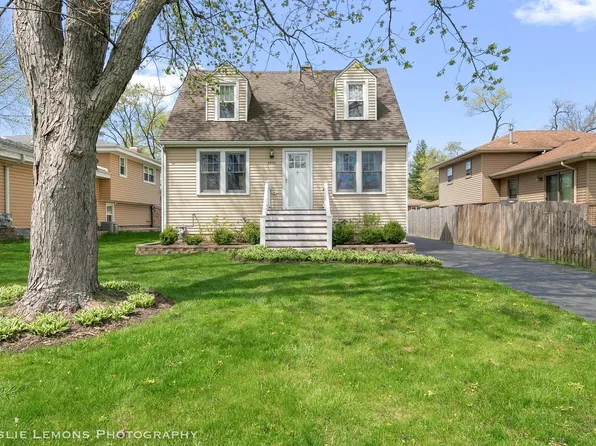 4022 N Lincoln St, Westmont, IL 60559