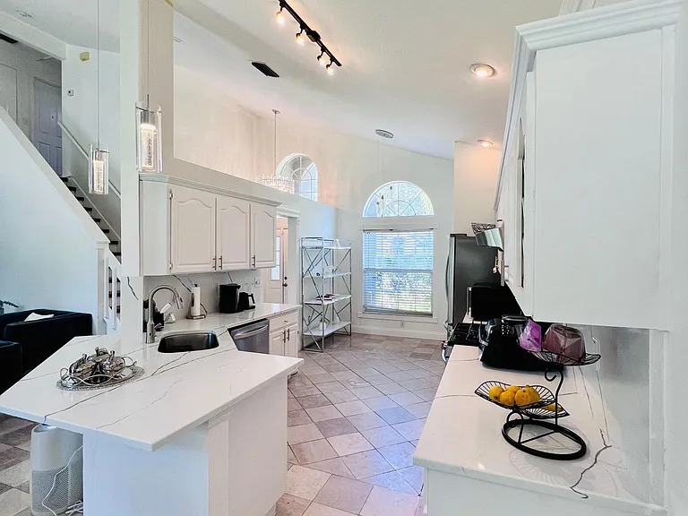 11831 Derbyshire Dr — Photo 5