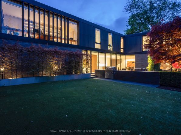 11 Thornwood Rd #C09, Toronto, ON M4W 2R8