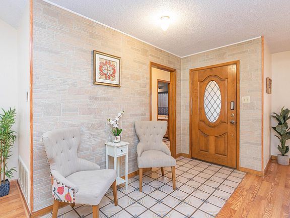 2nd image of 1423 Vista Del Monte