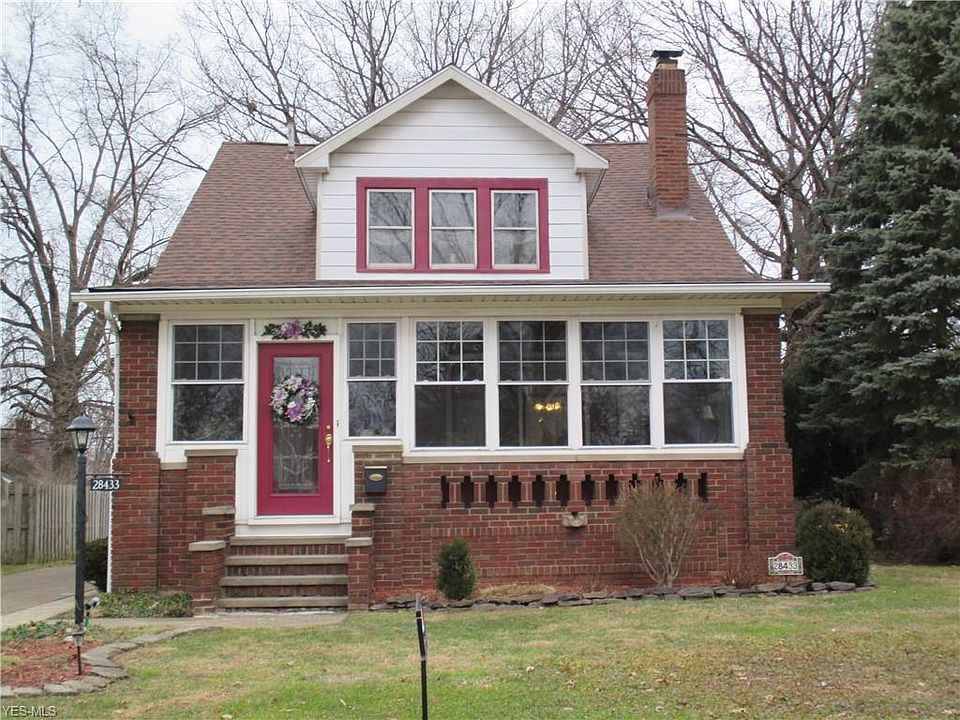 1st image of 28433 Arlington Cir