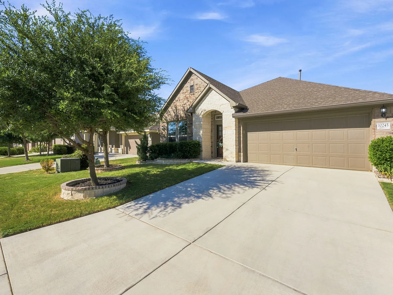 3 bed, 2756 sqft, $2,600 — Photo 1