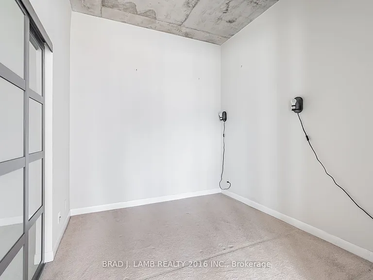 478 King St W #512 — Photo 15