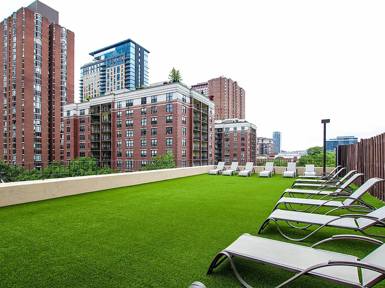 33 W Delaware Pl #19A — Photo 21