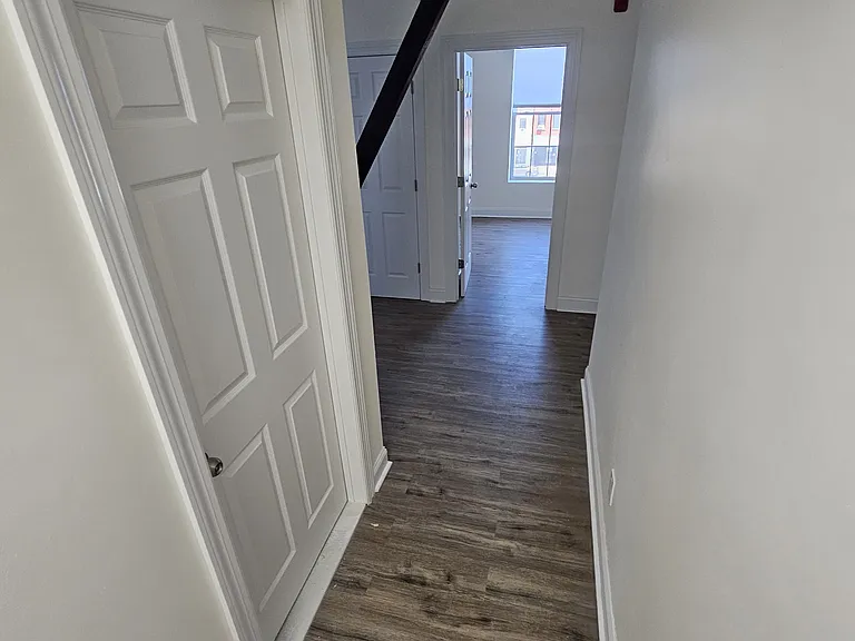 406 Main St #4 — Photo 5