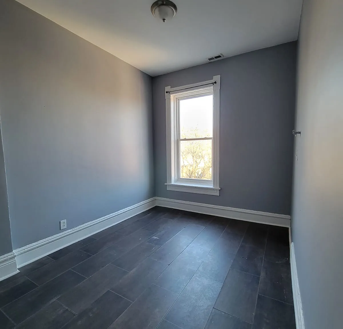 1162 W 19th St — Photo 3