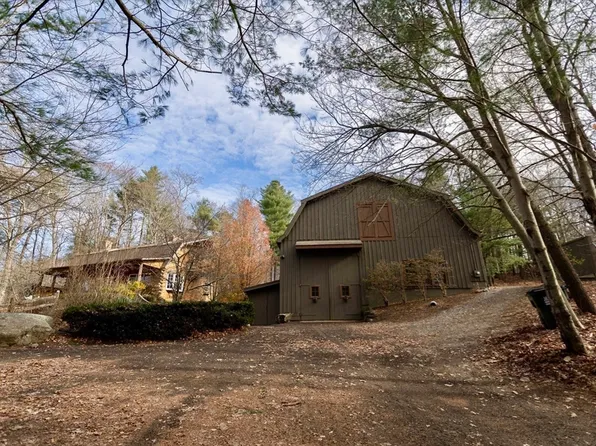 53 Hollow Rd, Wales, MA 01081