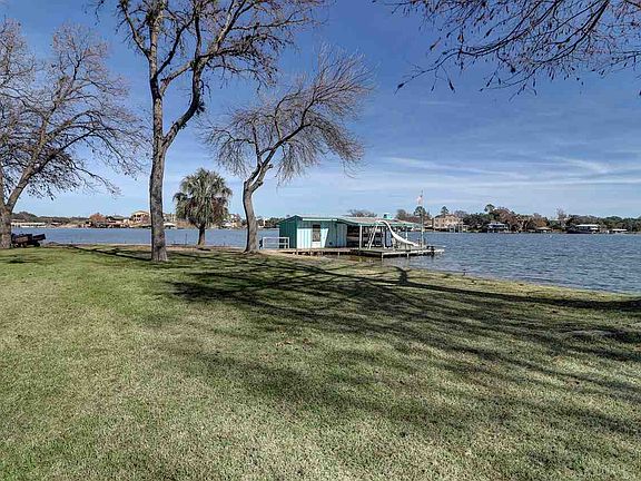 3rd image of 313 Belaire Cir