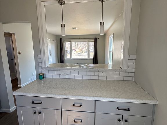 5th image of 821 S 29th St