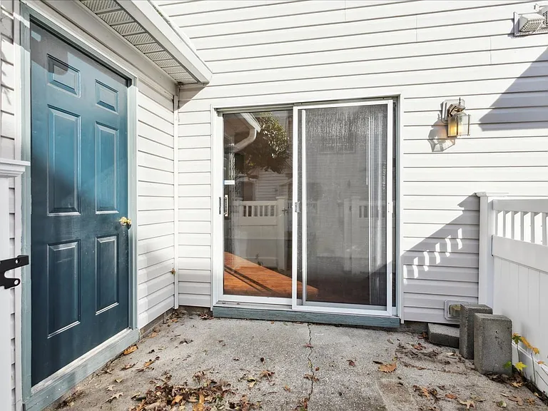 27 Tamarisk Quay #F — Photo 18
