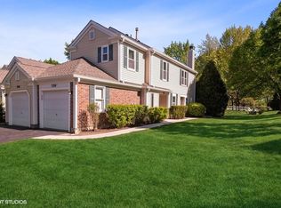 230 University Ln, Elk Grove Village, IL 60007