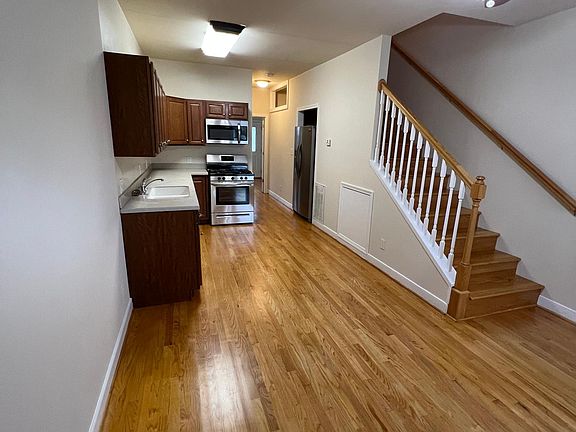 5th image of 337 S Cherry St