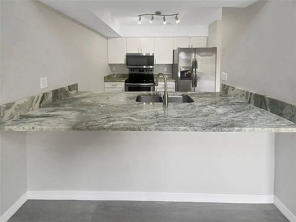 5th image of 2709 Hunt Club Ln