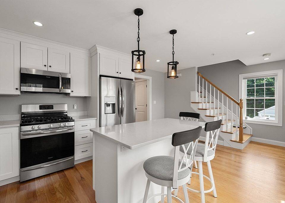 1st image of 61 Valley St APT 1