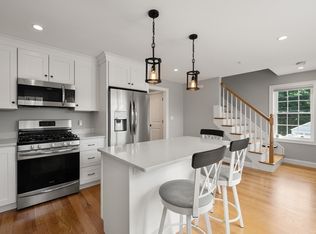 61 Valley St APT 1, Wakefield, MA 01880