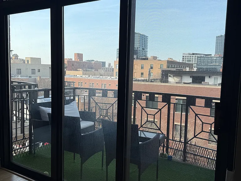 1301 W Madison St #503 — Photo 7