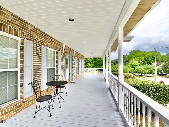 4th image of 834 Somerset Dr
