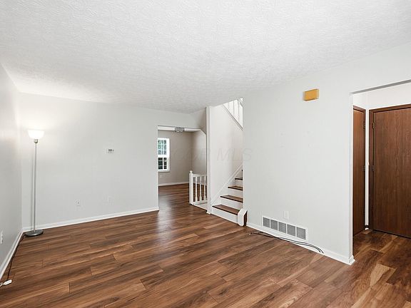 2nd image of 46 Ravine Ridge Dr S