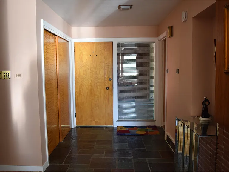301 Homan Ave — Photo 9
