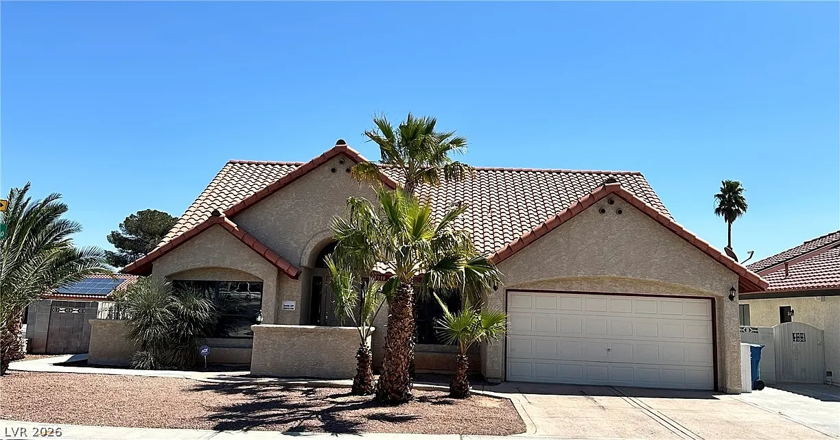 3 bed, 2.0 bath, 1853 sqft, $2,200 — Photo 2