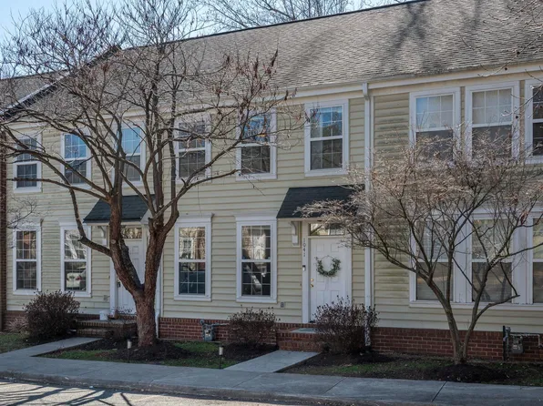 1041 Carrington Pl, Charlottesville, VA 22901