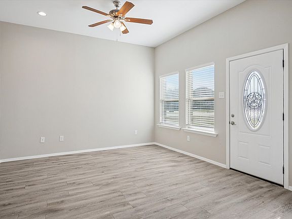 3rd image of 516 Wood Dr